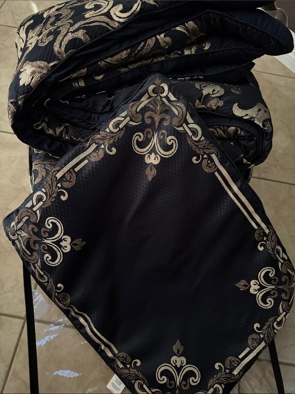 J.Queen New York elegant queen comforter set in navy blue with gold 😍